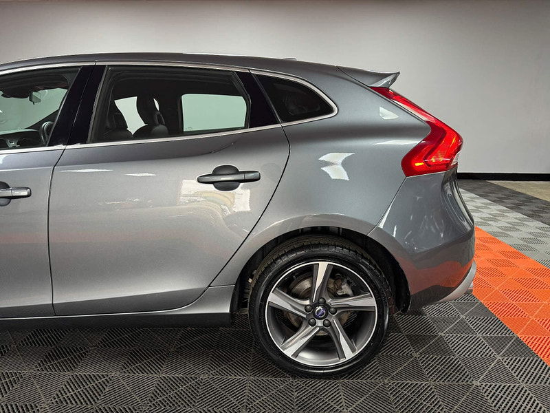 Volvo V40 2.0 D4 R-Design Lux Nav Auto Euro 6 (s/s) 5dr 5dr Automatic 2024