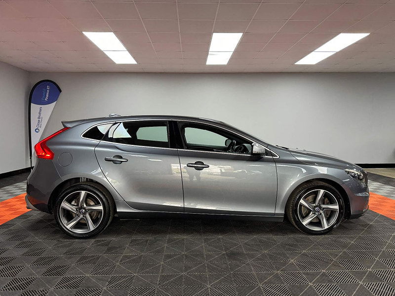 Volvo V40 2.0 D4 R-Design Lux Nav Auto Euro 6 (s/s) 5dr 5dr Automatic 2024