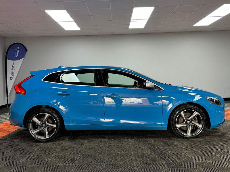 Volvo V40 2.0 D4 R-Design Lux Nav Euro 6 (s/s) 5dr 5dr Manual 2025
