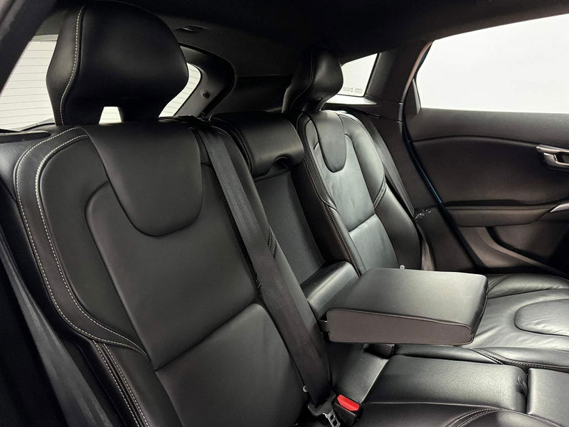 Volvo V40 2.0 D4 R-Design Lux Nav Euro 6 (s/s) 5dr 5dr Manual 2025