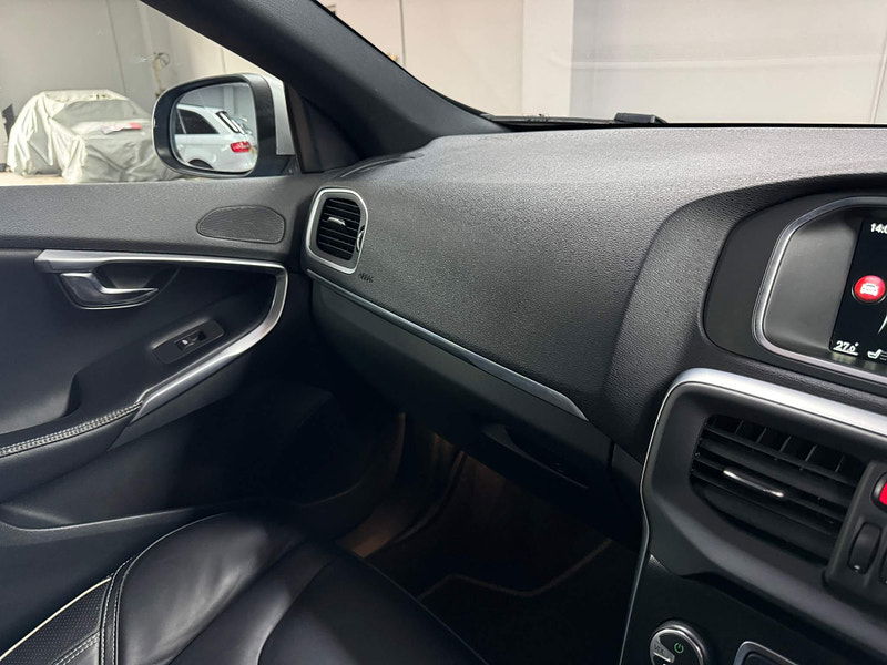 Volvo V40 2.0 D4 R-Design Lux Nav Euro 6 (s/s) 5dr 5dr Manual 2025
