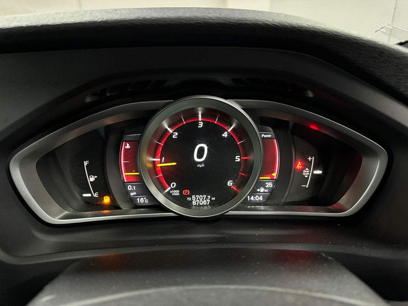 Volvo V40 2.0 D4 R-Design Lux Nav Euro 6 (s/s) 5dr 5dr Manual 2025