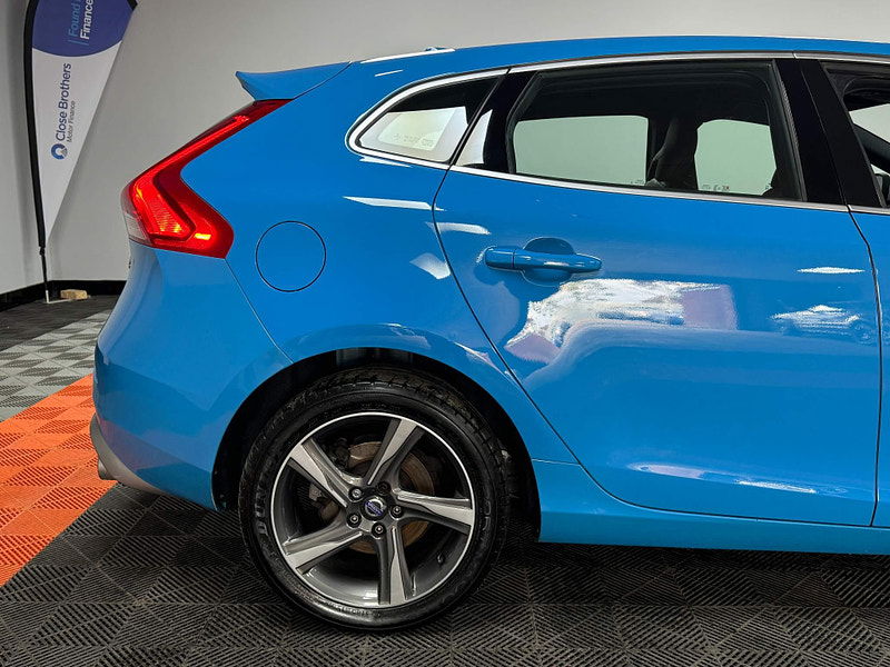 Volvo V40 2.0 D4 R-Design Lux Nav Euro 6 (s/s) 5dr 5dr Manual 2025