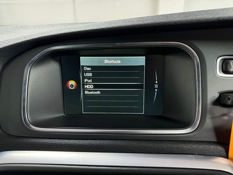 Volvo V40 2.0 D4 R-Design Lux Nav Euro 6 (s/s) 5dr 5dr Manual 2025