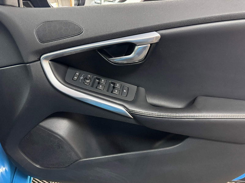 Volvo V40 2.0 D4 R-Design Lux Nav Euro 6 (s/s) 5dr 5dr Manual 2025