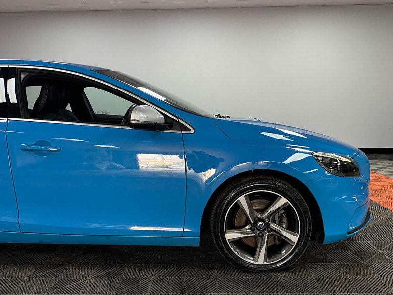 Volvo V40 2.0 D4 R-Design Lux Nav Euro 6 (s/s) 5dr 5dr Manual 2025