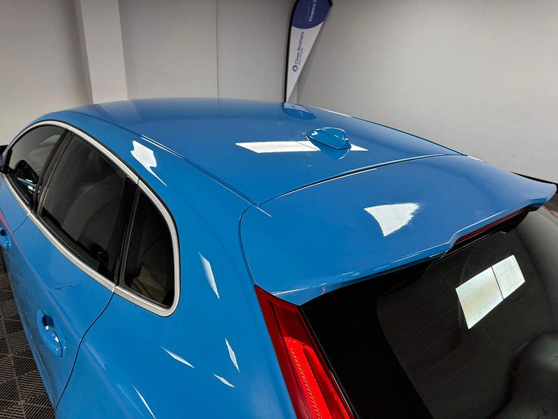 Volvo V40 2.0 D4 R-Design Lux Nav Euro 6 (s/s) 5dr 5dr Manual 2025
