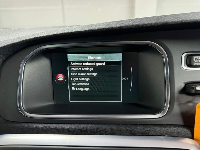 Volvo V40 2.0 D4 R-Design Lux Nav Euro 6 (s/s) 5dr 5dr Manual 2025