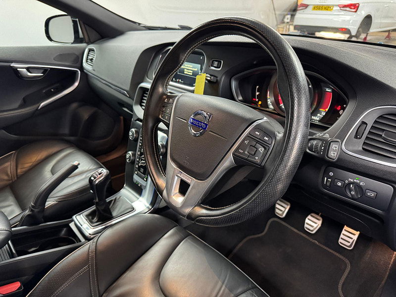 Volvo V40 2.0 D4 R-Design Lux Nav Euro 6 (s/s) 5dr 5dr Manual 2025