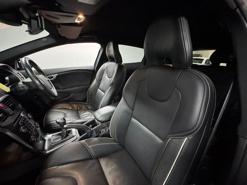 Volvo V40 2.0 D4 R-Design Lux Nav Euro 6 (s/s) 5dr 5dr Manual 2025