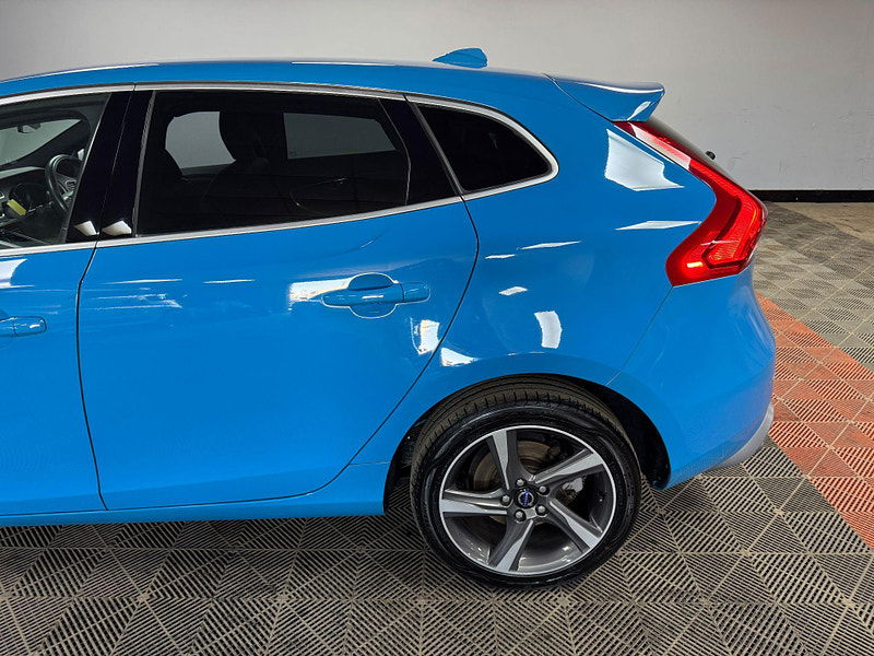 Volvo V40 2.0 D4 R-Design Lux Nav Euro 6 (s/s) 5dr 5dr Manual 2025