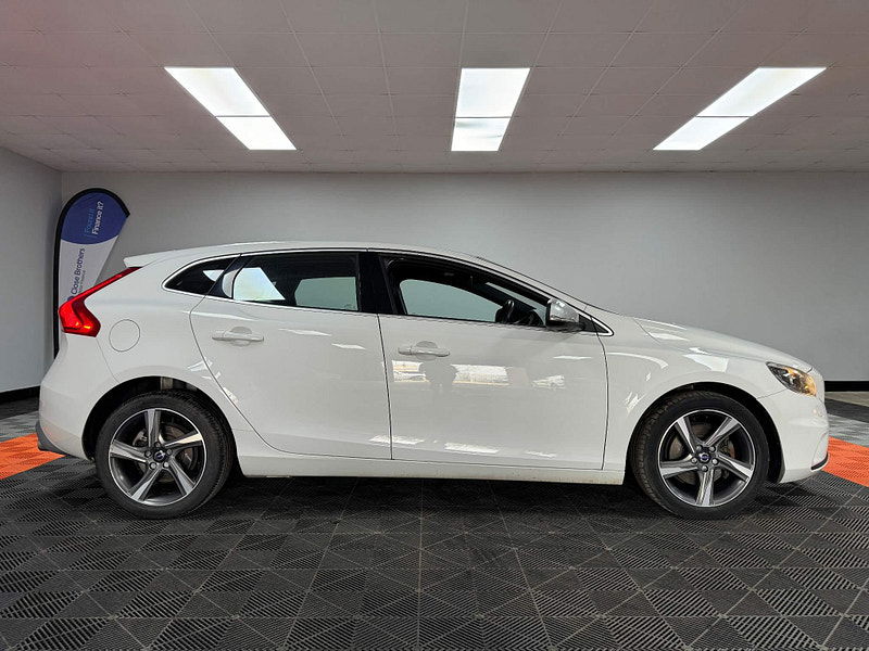 Volvo V40 2.0 T2 R-Design Euro 6 (s/s) 5dr 5dr Manual 2024