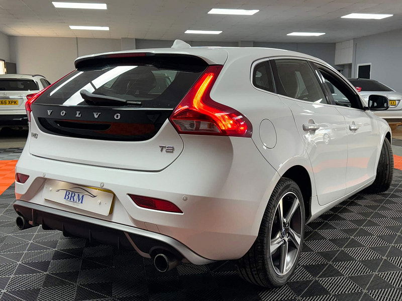 Volvo V40 2.0 T2 R-Design Euro 6 (s/s) 5dr 5dr Manual 2024