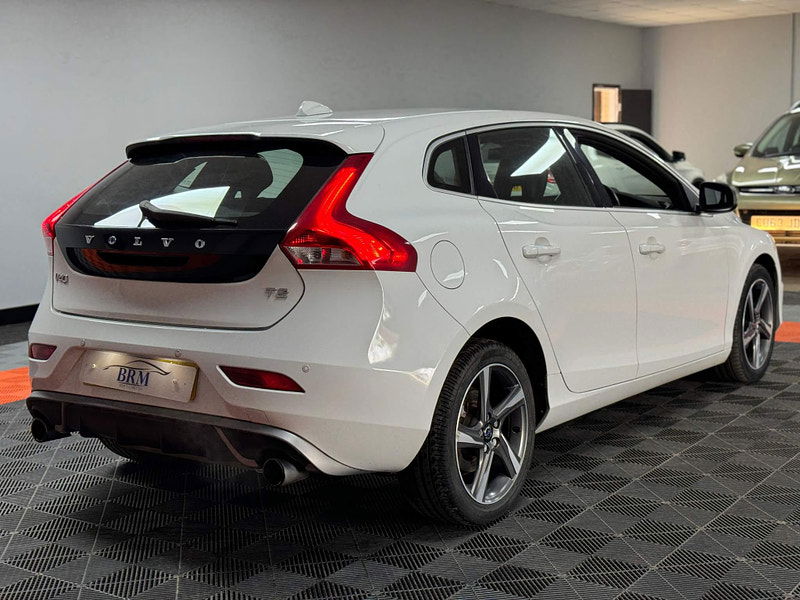 Volvo V40 2.0 T2 R-Design Euro 6 (s/s) 5dr 5dr Manual 2024