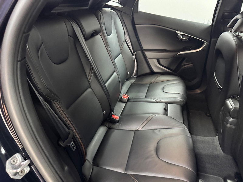 Volvo V40 Cross Country 2.0 D3 Lux Nav Euro 6 (s/s) 5dr 5dr Manual 2025