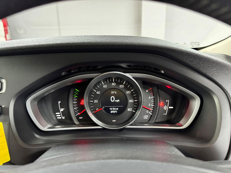 Volvo V40 Cross Country 2.0 D3 Lux Nav Euro 6 (s/s) 5dr 5dr Manual 2025