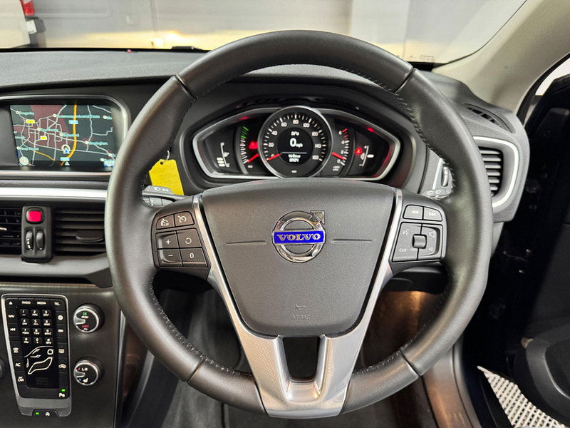 Volvo V40 Cross Country 2.0 D3 Lux Nav Euro 6 (s/s) 5dr 5dr Manual 2025