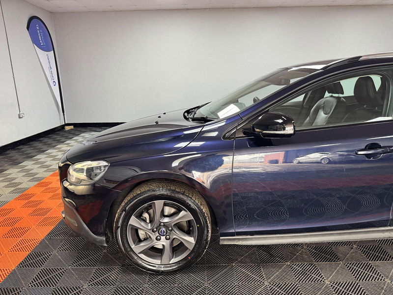 Volvo V40 Cross Country 2.0 D3 Lux Nav Euro 6 (s/s) 5dr 5dr Manual 2025