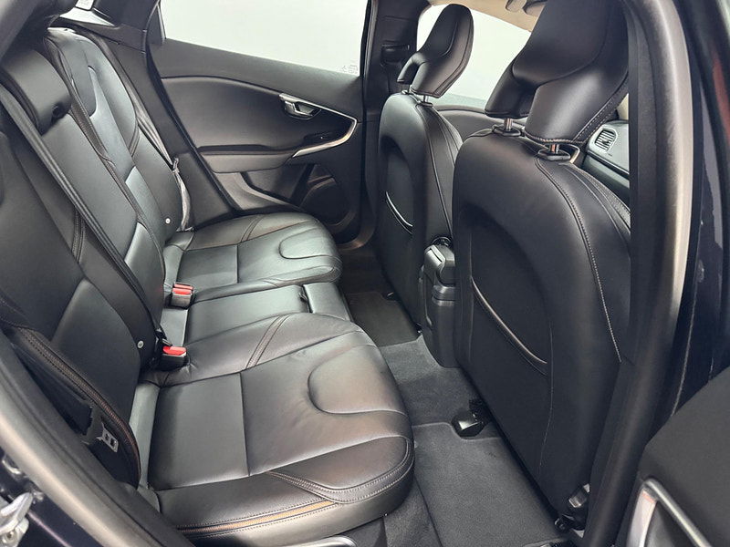 Volvo V40 Cross Country 2.0 D3 Lux Nav Euro 6 (s/s) 5dr 5dr Manual 2025