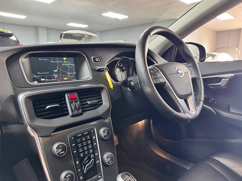 Volvo V40 Cross Country 2.0 D3 Lux Nav Euro 6 (s/s) 5dr 5dr Manual 2025