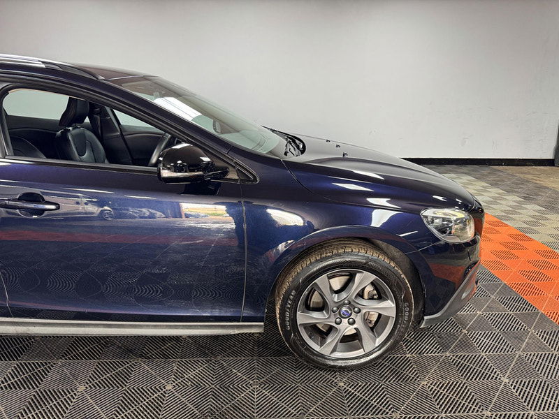 Volvo V40 Cross Country 2.0 D3 Lux Nav Euro 6 (s/s) 5dr 5dr Manual 2025