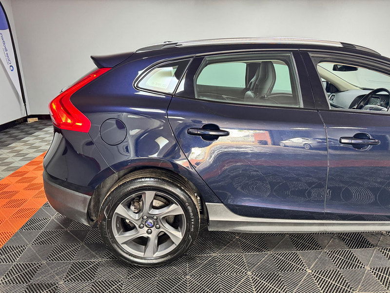 Volvo V40 Cross Country 2.0 D3 Lux Nav Euro 6 (s/s) 5dr 5dr Manual 2025