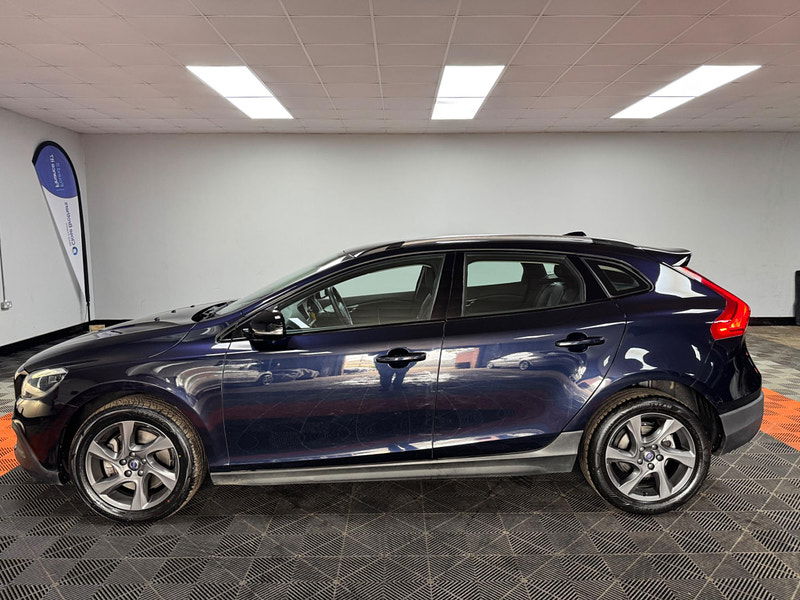 Volvo V40 Cross Country 2.0 D3 Lux Nav Euro 6 (s/s) 5dr 5dr Manual 2025