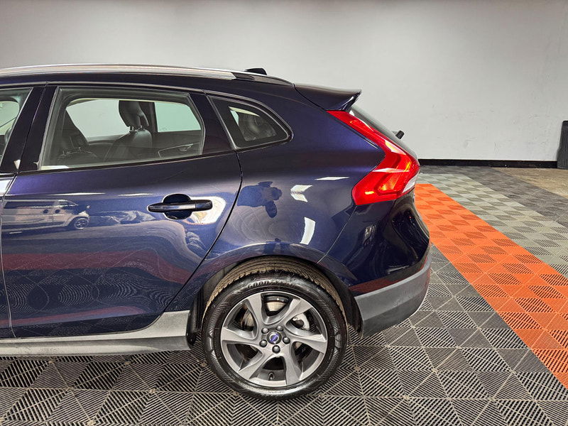 Volvo V40 Cross Country 2.0 D3 Lux Nav Euro 6 (s/s) 5dr 5dr Manual 2025