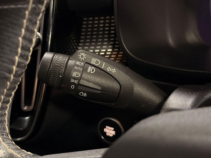 Volvo XC40 2.0 D3 R-Design Auto Euro 6 (s/s) 5dr 5dr Automatic 2026