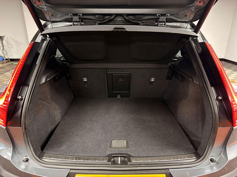 Volvo XC40 2.0 D3 R-Design Auto Euro 6 (s/s) 5dr 5dr Automatic 2026