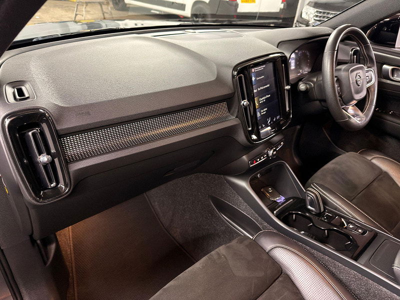 Volvo XC40 2.0 D3 R-Design Auto Euro 6 (s/s) 5dr 5dr Automatic 2026