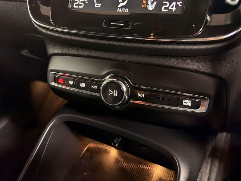 Volvo XC40 2.0 D3 R-Design Auto Euro 6 (s/s) 5dr 5dr Automatic 2026