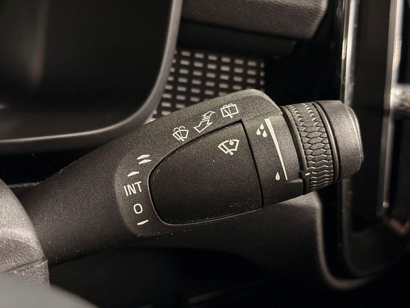 Volvo XC40 2.0 D3 R-Design Auto Euro 6 (s/s) 5dr 5dr Automatic 2026