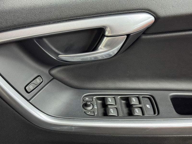 Volvo XC60 2.0 D4 SE Nav Auto Euro 6 (s/s) 5dr 5dr Automatic 2025