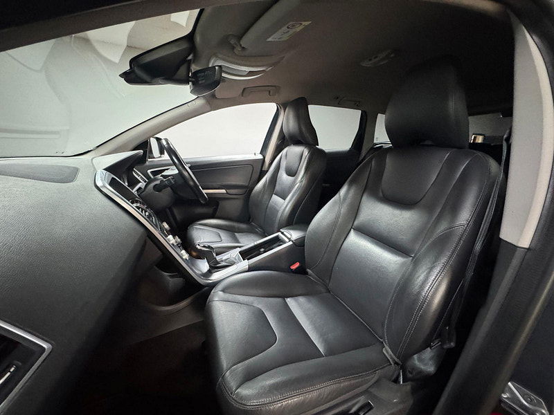 Volvo XC60 2.0 D4 SE Nav Auto Euro 6 (s/s) 5dr 5dr Automatic 2025