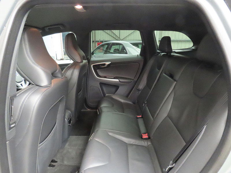 Volvo XC60 2.4 D5 R-Design Lux Nav AWD Euro 6 (s/s) 5dr 5dr Manual 2025