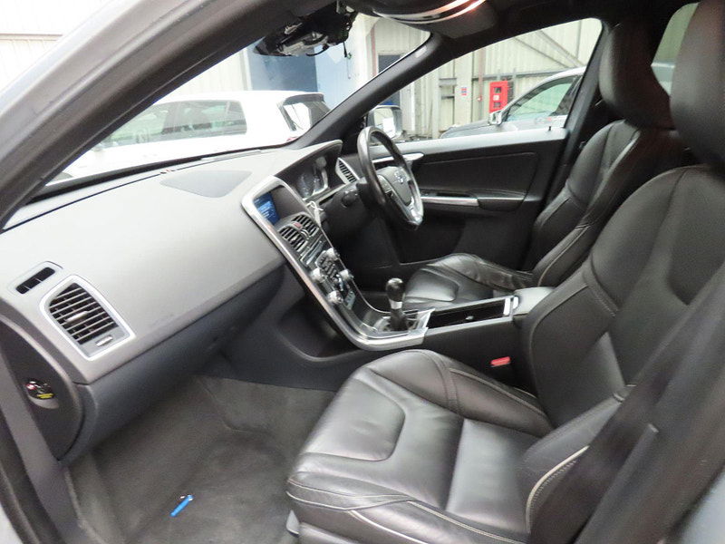 Volvo XC60 2.4 D5 R-Design Lux Nav AWD Euro 6 (s/s) 5dr 5dr Manual 2025