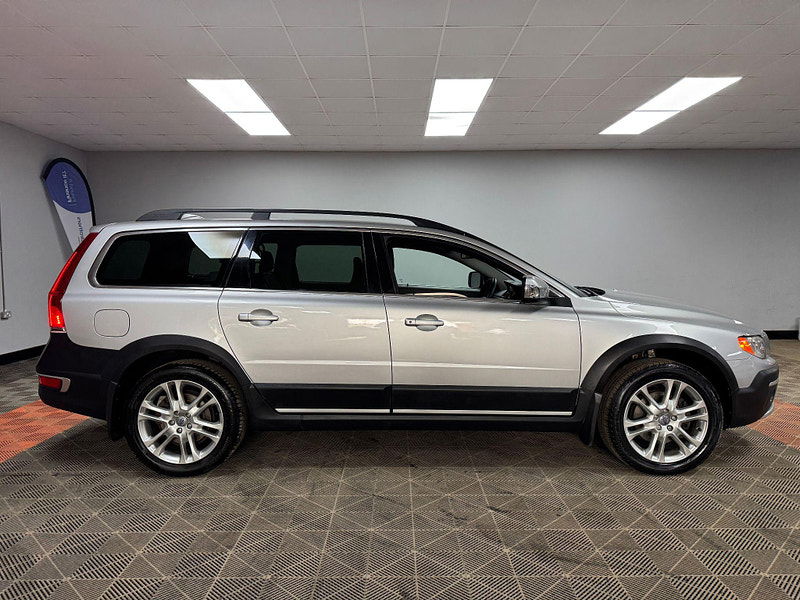 Volvo XC70 2.4 D4 SE Lux Geartronic AWD Euro 5 5dr 5dr Automatic 2025