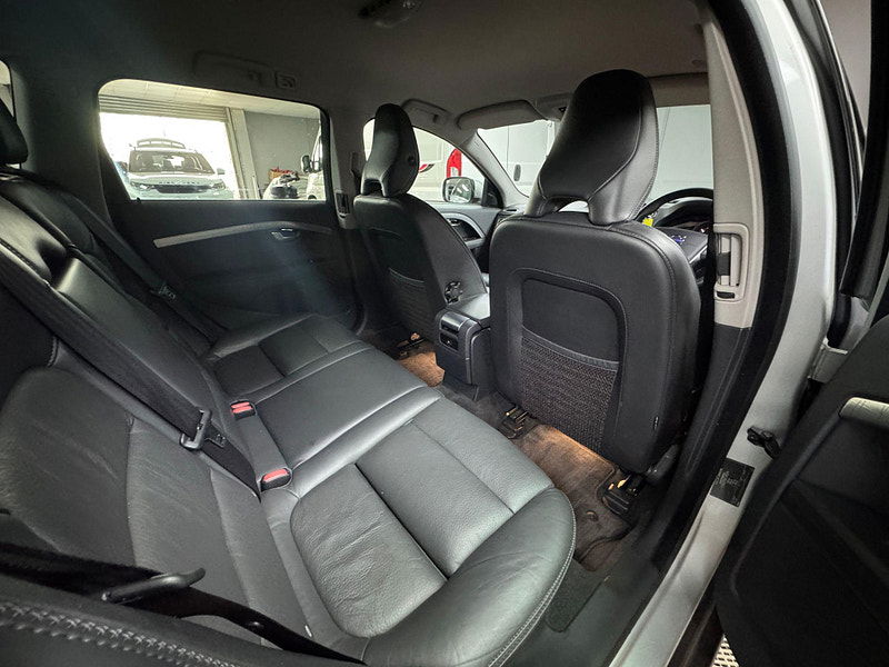 Volvo XC70 2.4 D4 SE Lux Geartronic AWD Euro 5 5dr 5dr Automatic 2025