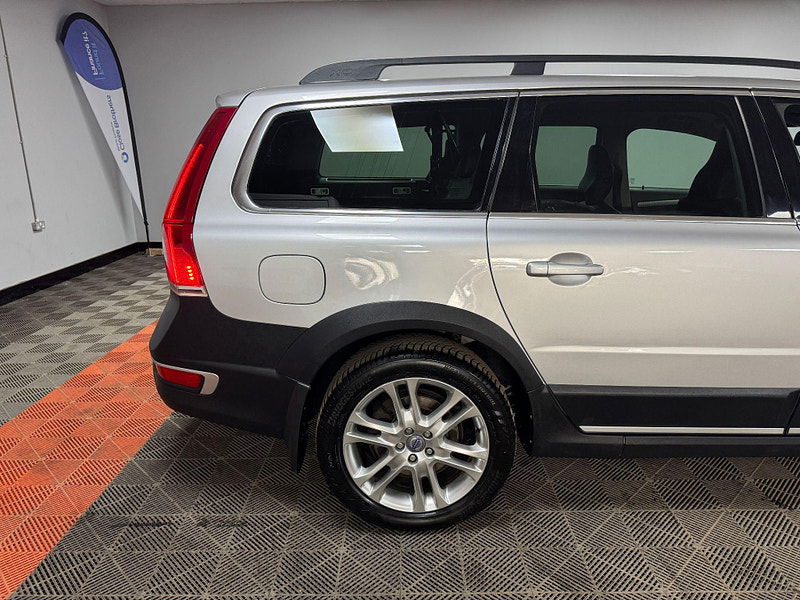 Volvo XC70 2.4 D4 SE Lux Geartronic AWD Euro 5 5dr 5dr Automatic 2025