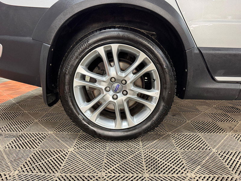 Volvo XC70 2.4 D4 SE Lux Geartronic AWD Euro 5 5dr 5dr Automatic 2025