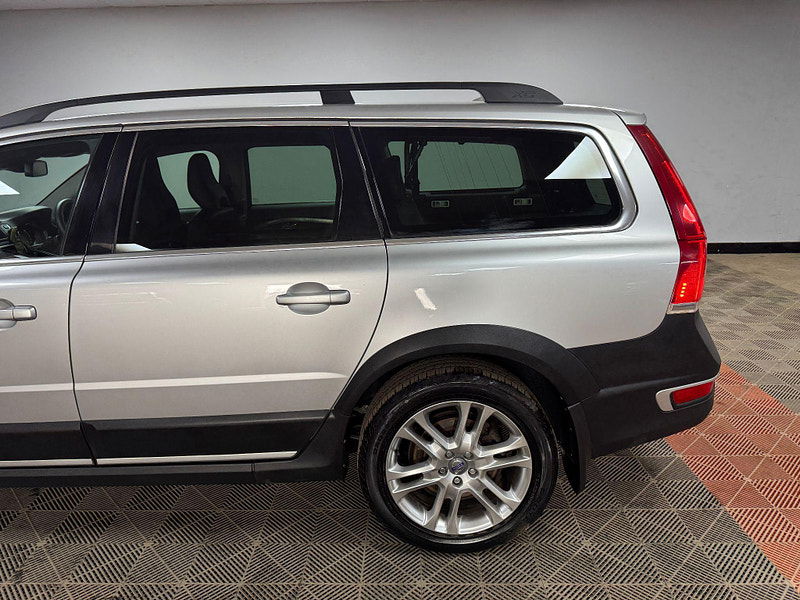 Volvo XC70 2.4 D4 SE Lux Geartronic AWD Euro 5 5dr 5dr Automatic 2025