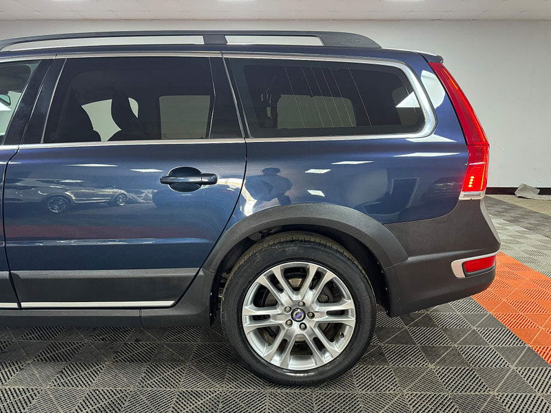 Volvo XC70 2.4 D5 SE Lux Geartronic AWD Euro 5 5dr 5dr Automatic 2024