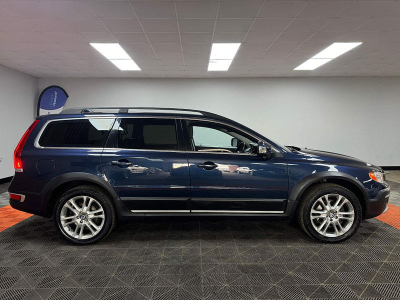 Volvo XC70 2.4 D5 SE Lux Geartronic AWD Euro 5 5dr 5dr Automatic 2024