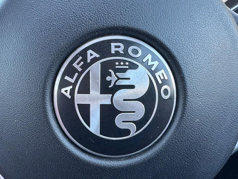 Alfa Romeo Giulia 2.2 TD Speciale Auto Euro 6 (s/s) 4dr 4dr Automatic 2025
