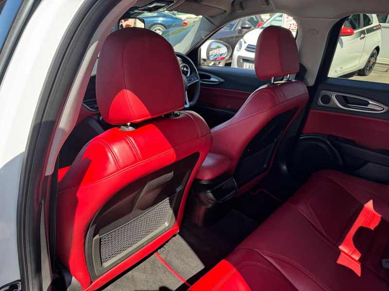 Alfa Romeo Giulia 2.2 TD Speciale Auto Euro 6 (s/s) 4dr 4dr Automatic 2025