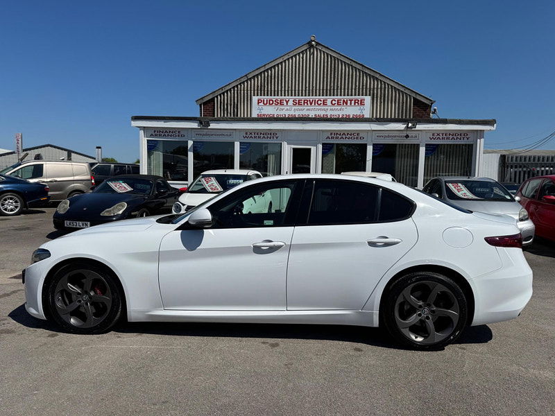 Alfa Romeo Giulia 2.2 TD Speciale Auto Euro 6 (s/s) 4dr 4dr Automatic 2025