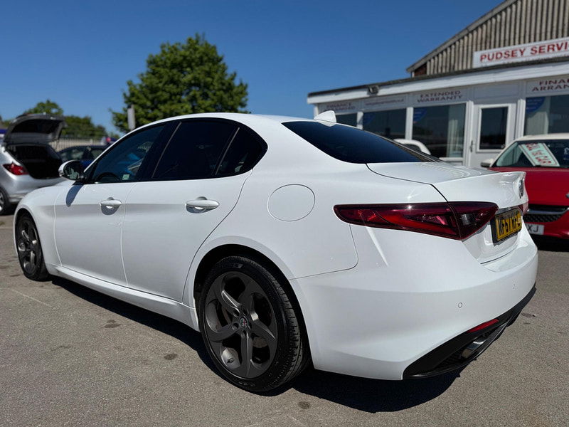 Alfa Romeo Giulia 2.2 TD Speciale Auto Euro 6 (s/s) 4dr 4dr Automatic 2025