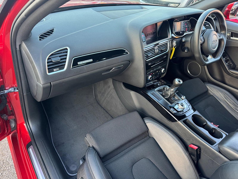 Audi A4 2.0 TDI Black Edition Saloon 4dr Diesel Manual quattro Euro 5 (s/s) (177 ps) 4dr Manual 2026