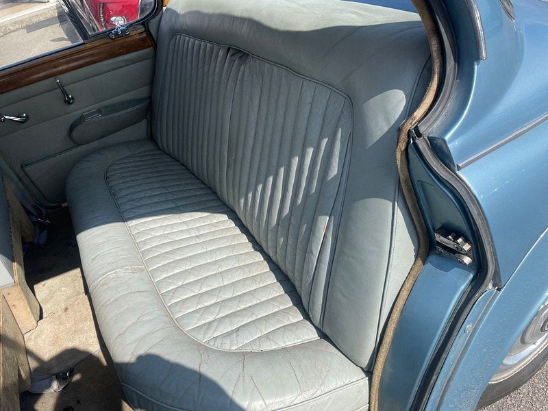 Daimler V8-250  4dr Automatic 2025